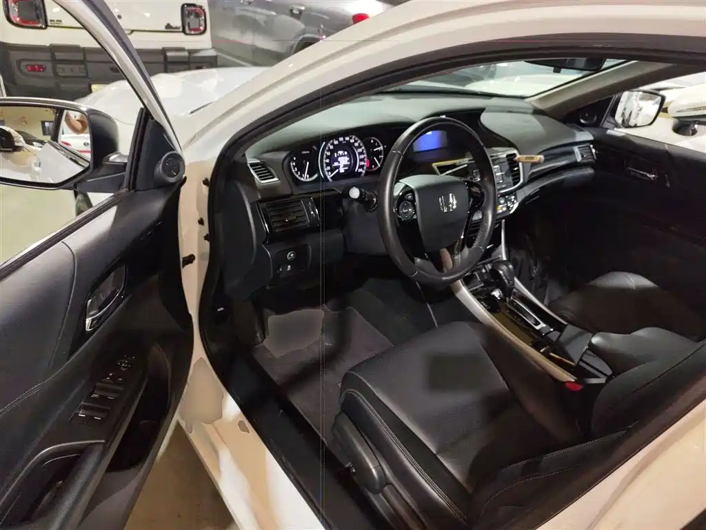 Honda Accord 2017 — фото 16