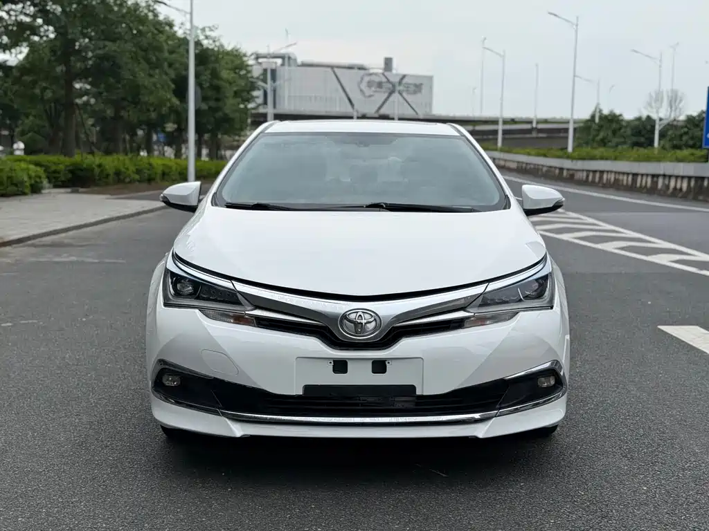 Toyota Corolla 2018 — фото 2