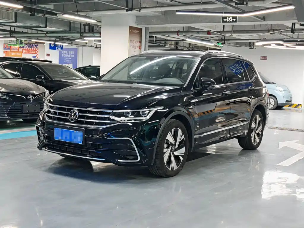 Volkswagen Tiguan L 2023 — фото 1