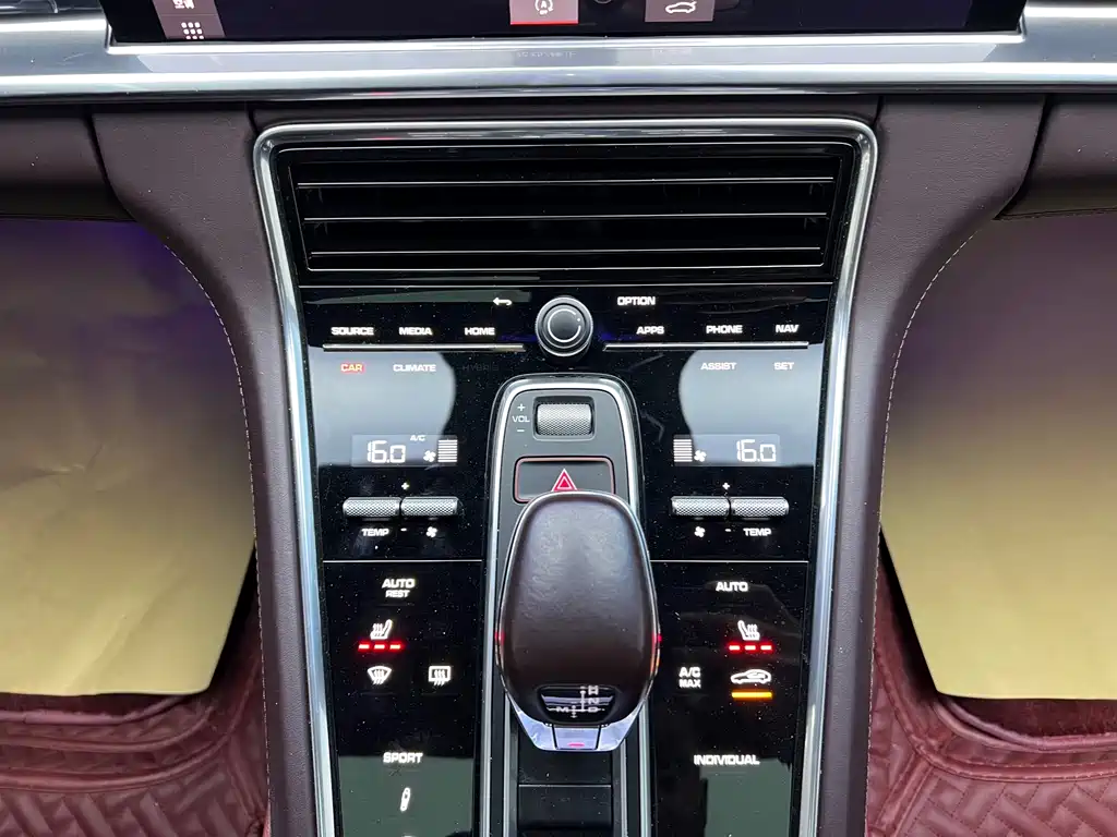 Porsche Panamera 2021 — фото 18