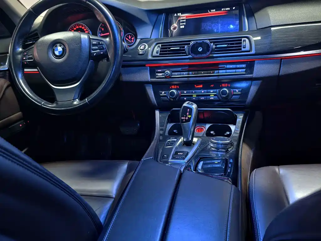 BMW 5 Series 2015 — фото 13