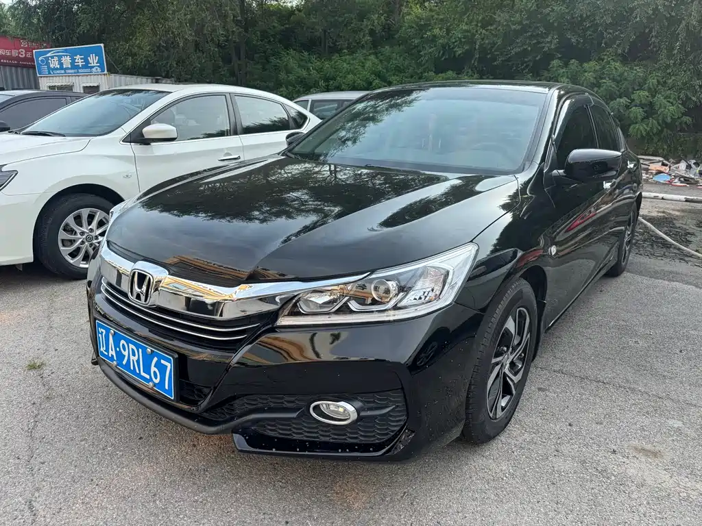 Honda Accord 2017 — фото 1