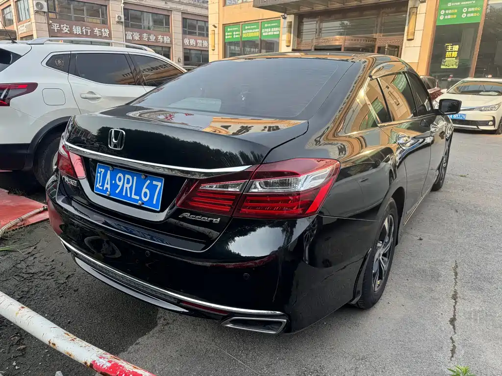 Honda Accord 2017 — фото 9