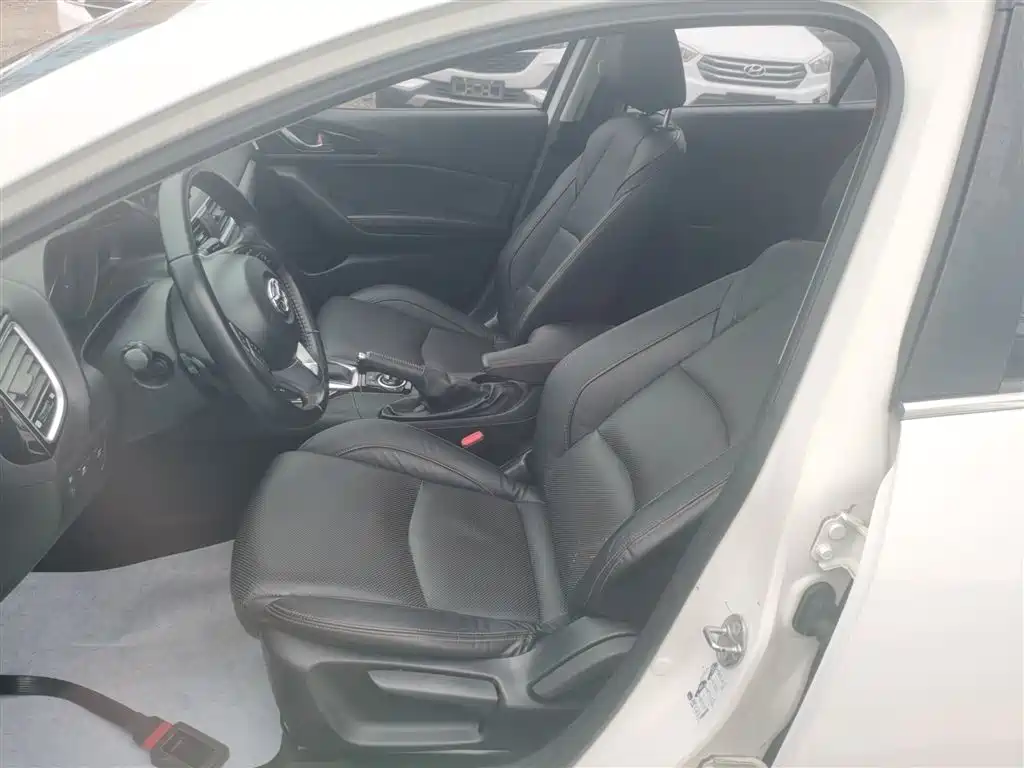 Mazda 3 Axela 2016 — фото 11