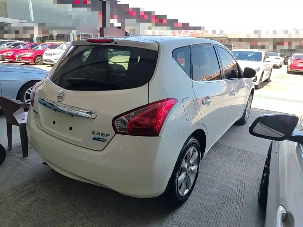 Nissan Tiida 2014