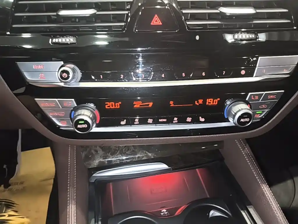 BMW 5 Series 2020 — фото 13