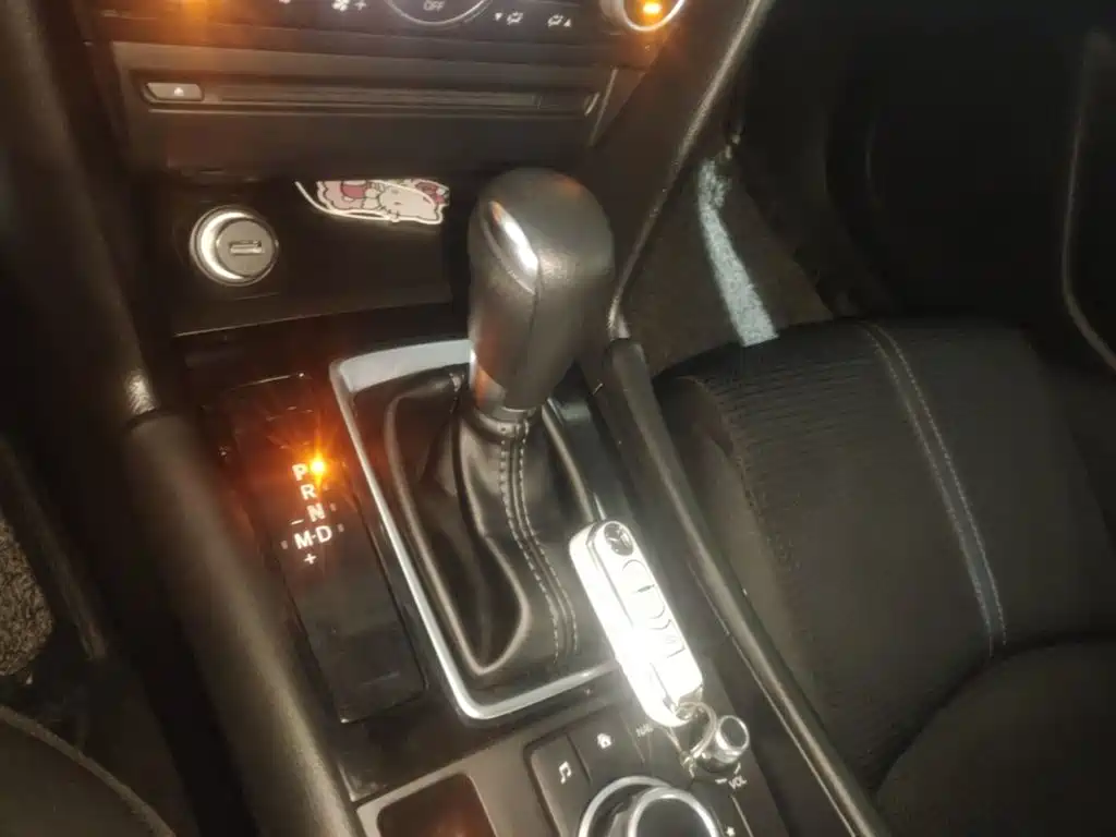 Mazda 3 Axela 2018 — фото 14