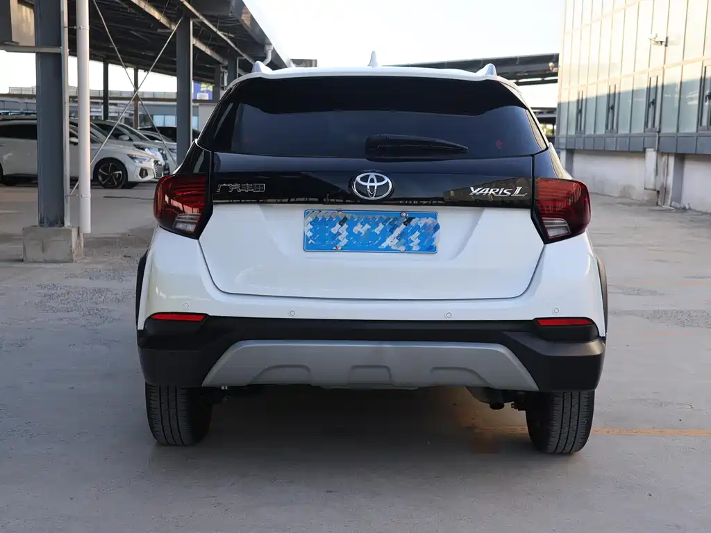 Toyota Yaris L 2022 — фото 5