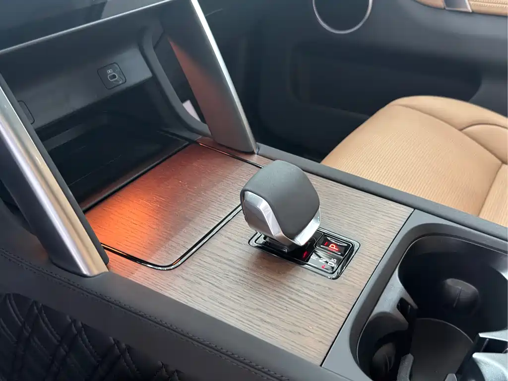 Land Rover Discovery Sport 2024 — фото 12