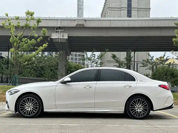Mercedes-Benz C-Class 2024