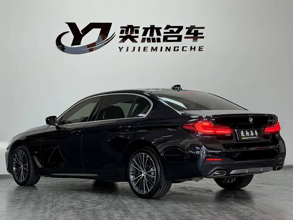 BMW 5 Series 2022 — фото 10