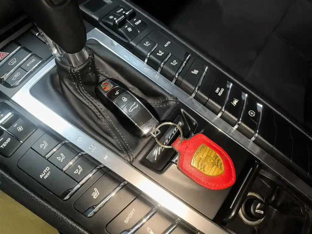 Porsche Macan 2017 — фото 17
