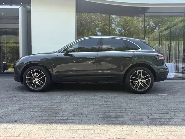 Porsche Macan 2025