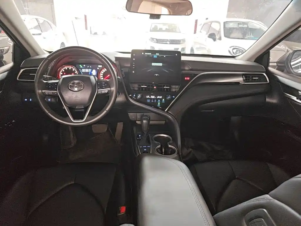 Toyota Camry 2021 — фото 10