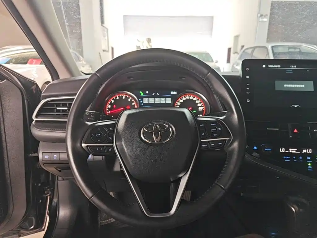 Toyota Camry 2021 — фото 11