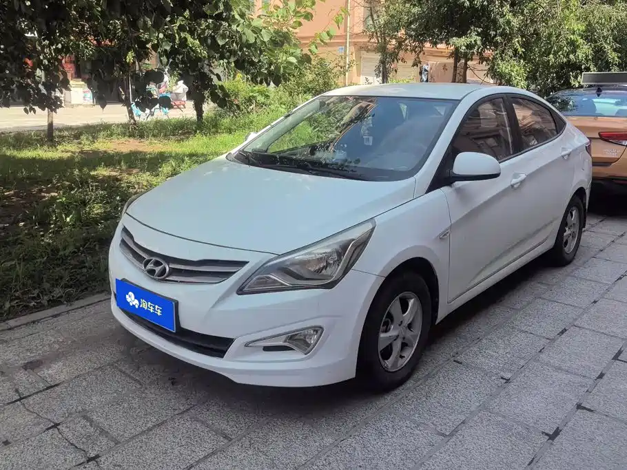 Hyundai Accent 2016 — фото 1