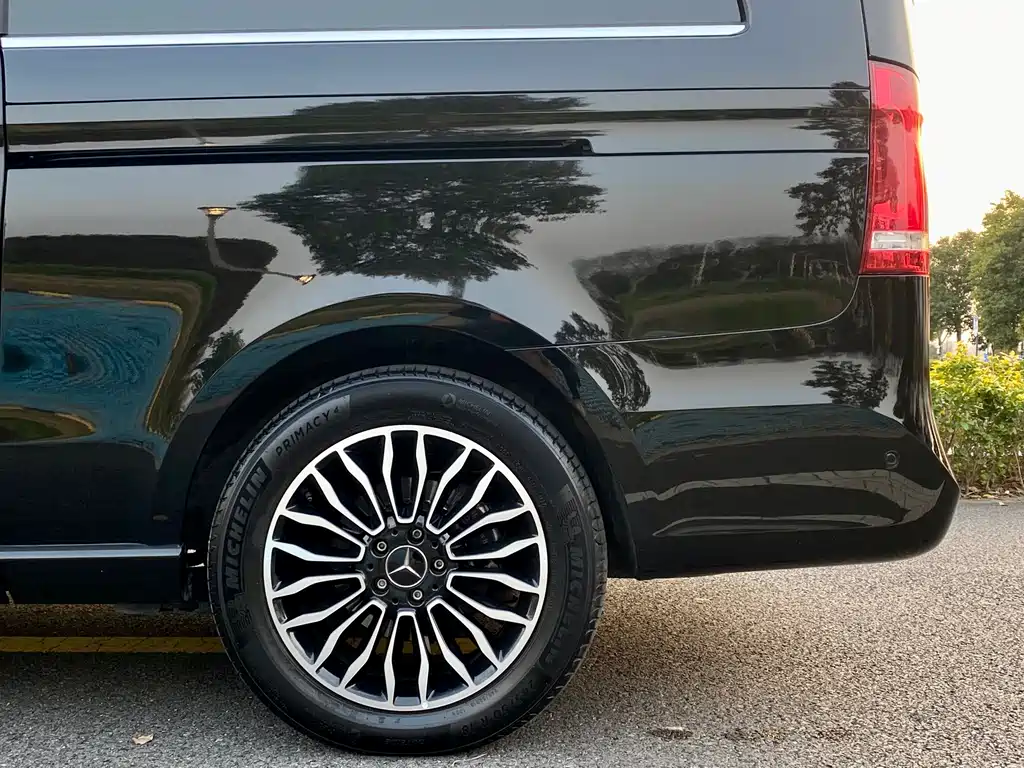 Mercedes-Benz V-Class 2017 — фото 12
