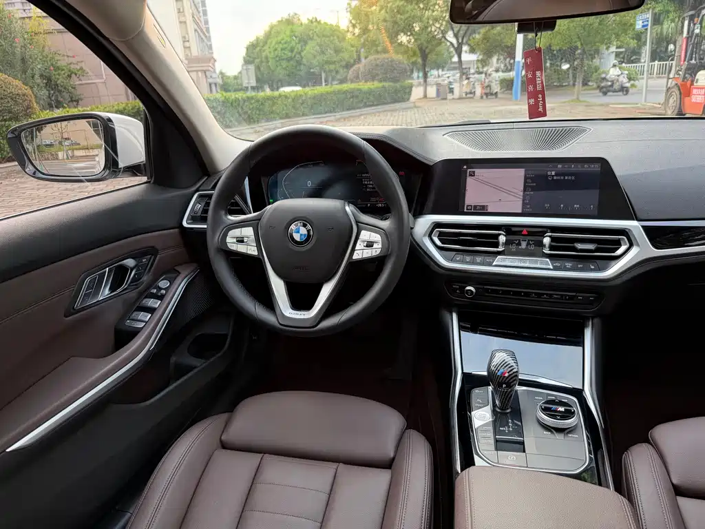 BMW 3 Series 2019 — фото 9