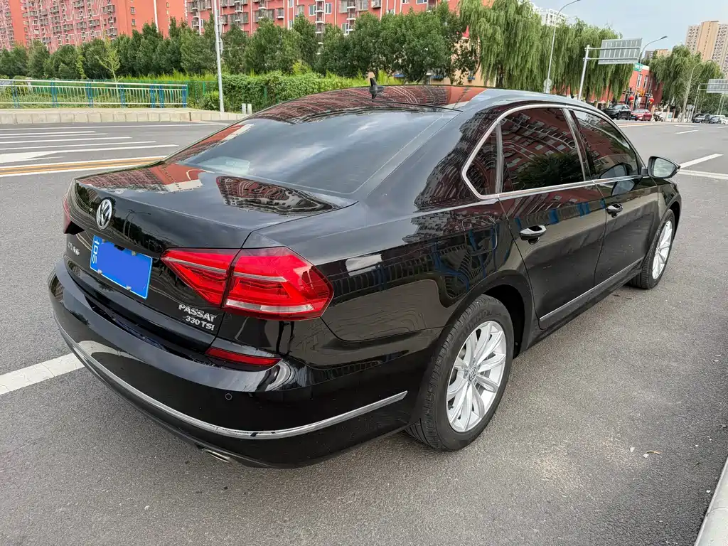Volkswagen Passat 2018 — фото 15