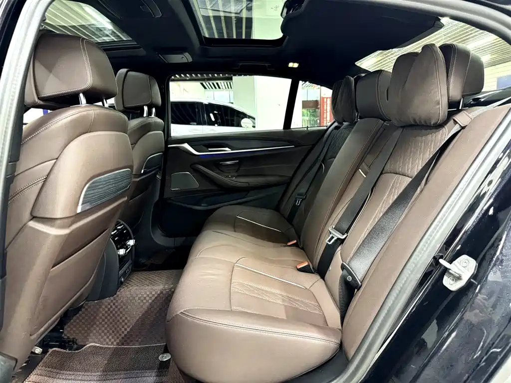 BMW 5 Series 2021 — фото 12