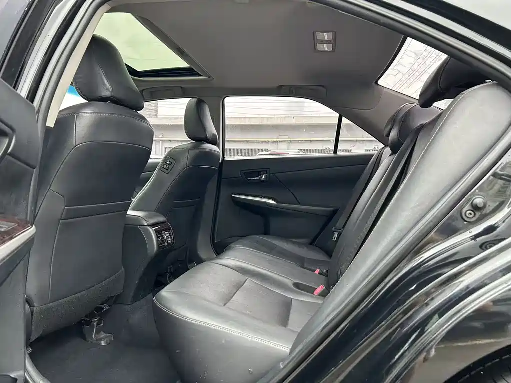 Toyota Camry 2017 — фото 15