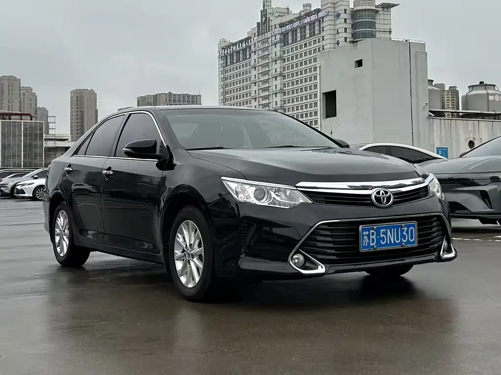 Toyota Camry 2017 — фото 3