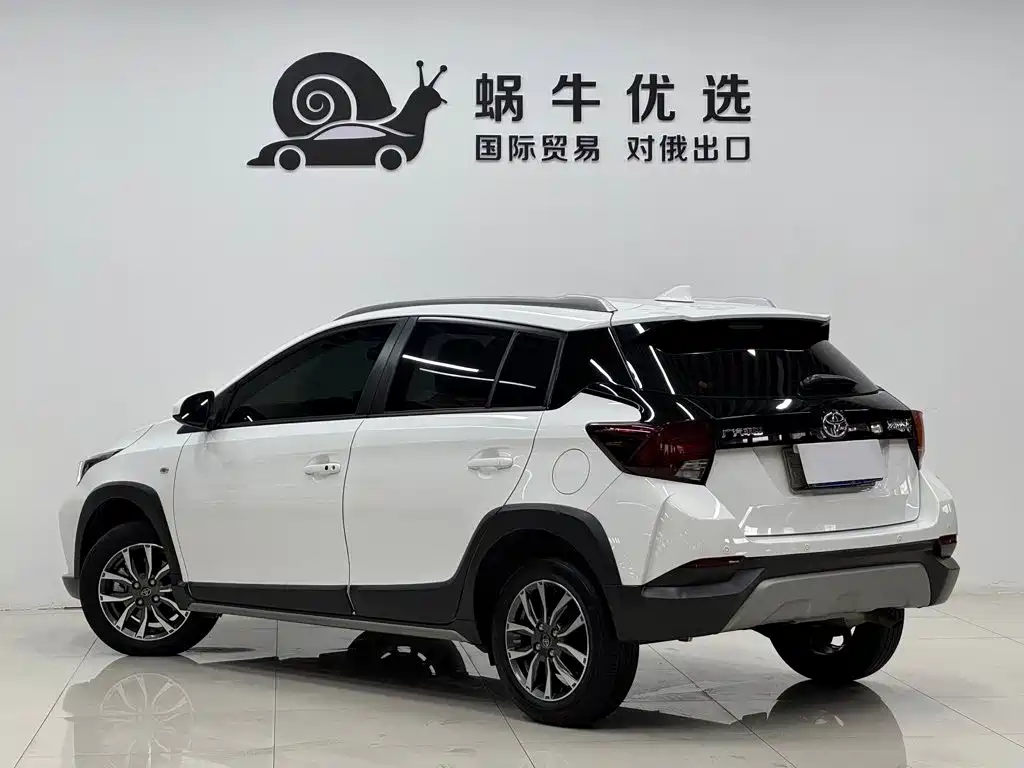 Toyota Yaris L 2023 — фото 4