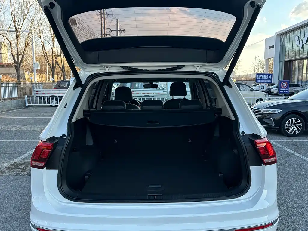 Volkswagen Tiguan L 2021 — фото 19