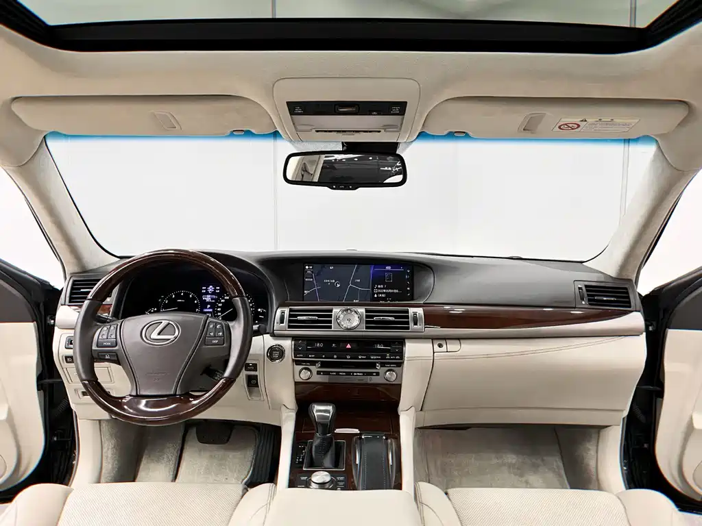 Lexus LS 2015 — фото 12