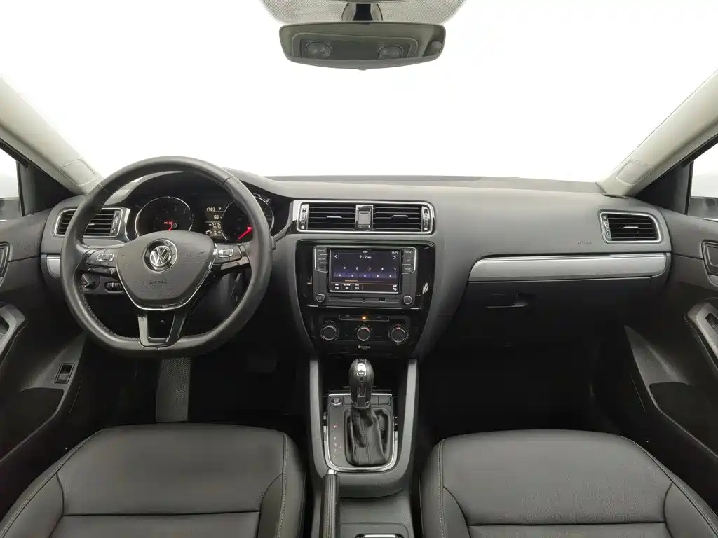 Volkswagen Sagitar 2018