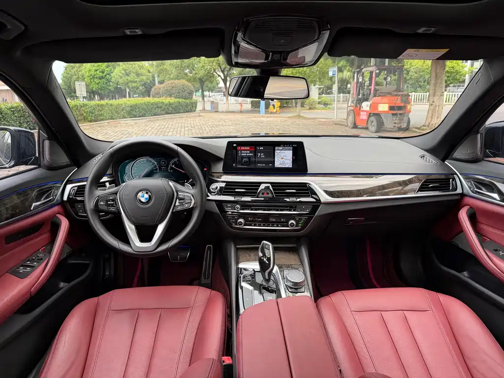 BMW 5 Series 2018 — фото 8