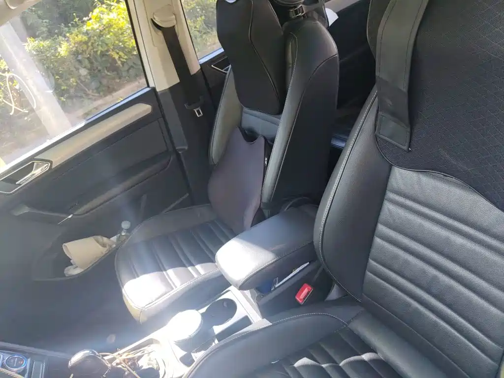 Volkswagen Touran 2017 — фото 11
