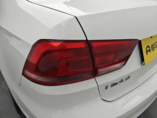 Volkswagen Santana 2016 — фото 12