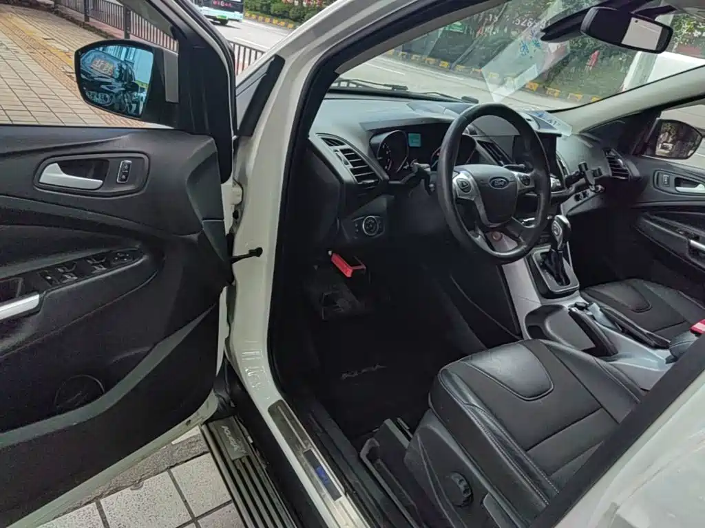 Ford Kuga 2016 — фото 12