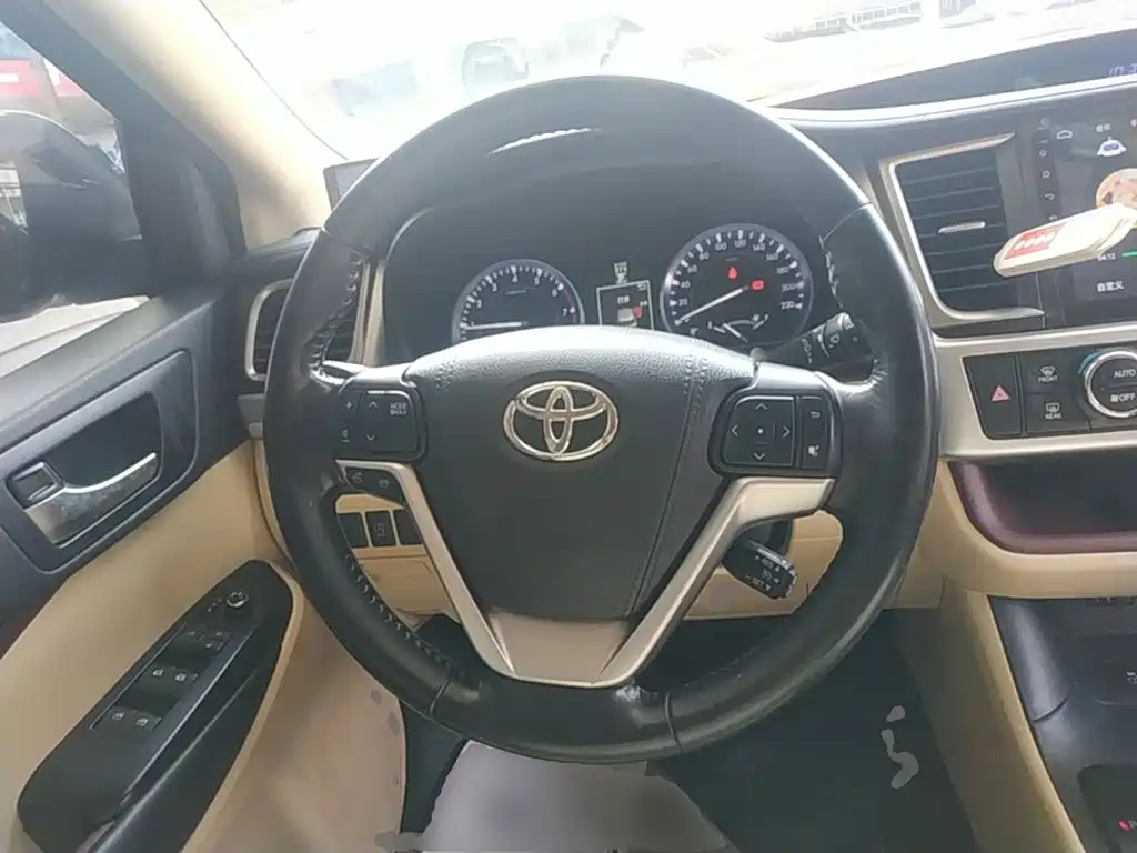 Toyota Highlander 2015 — фото 11