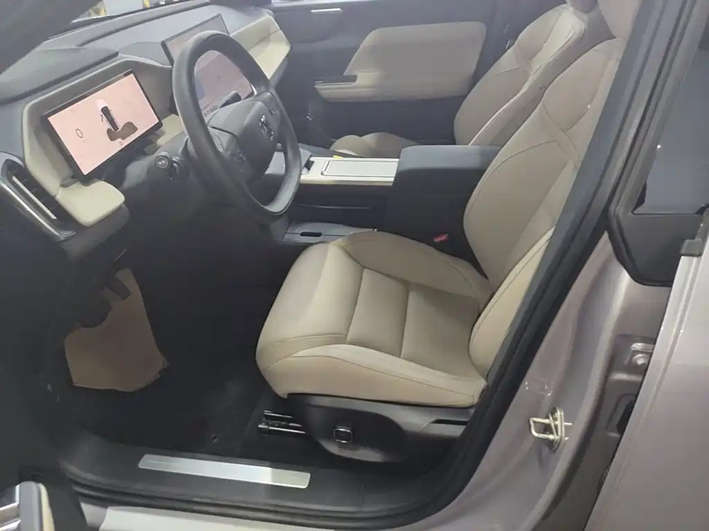 Volvo XC70 Plug-In Hybrid 2025 — фото 15