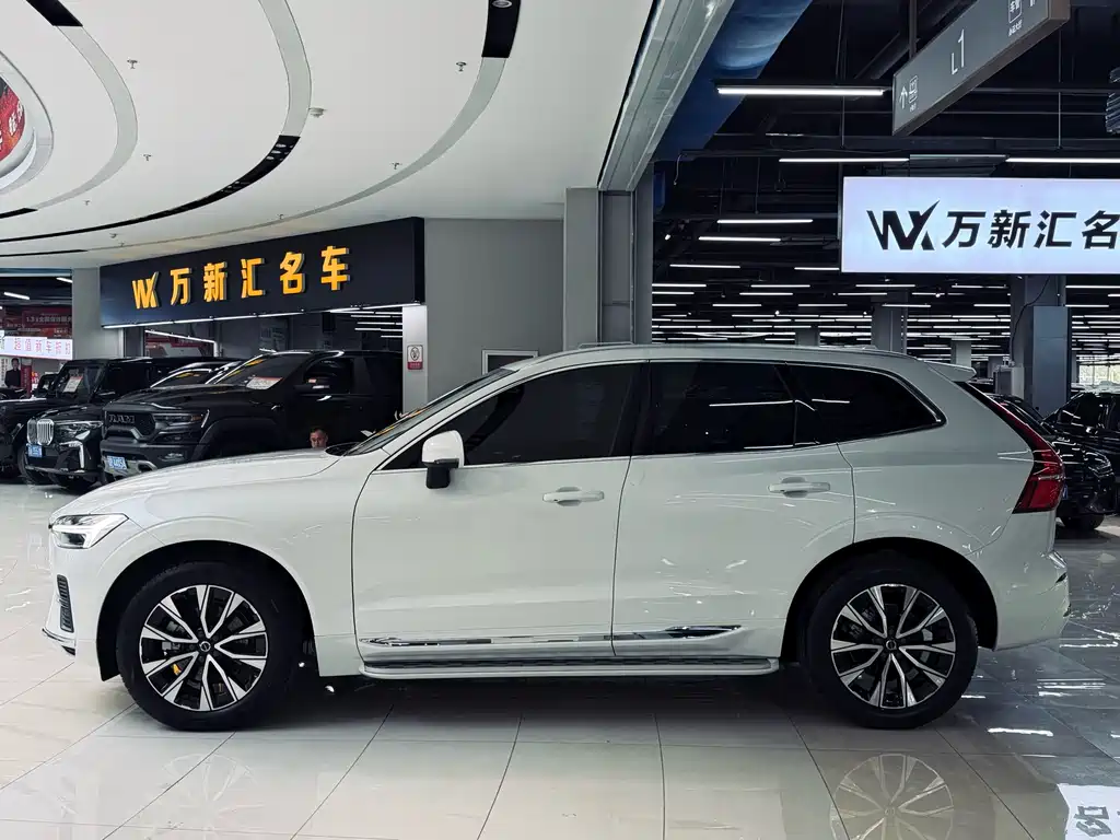 Volvo XC60 2022 — фото 3