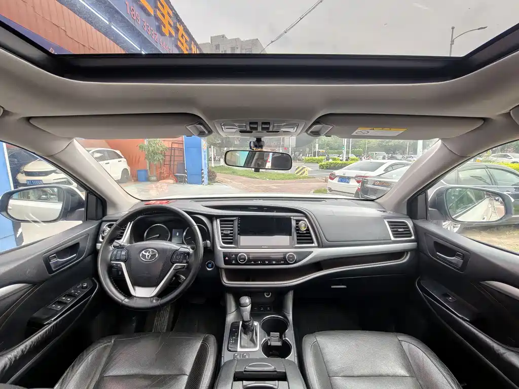 Toyota Highlander 2017 — фото 8