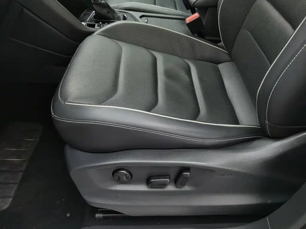 Volkswagen Tiguan L 2017 — фото 20
