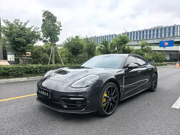 Porsche Panamera 2022