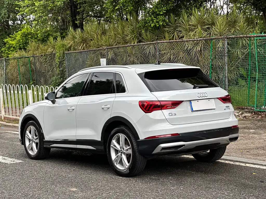 Audi Q3 2019 — фото 24