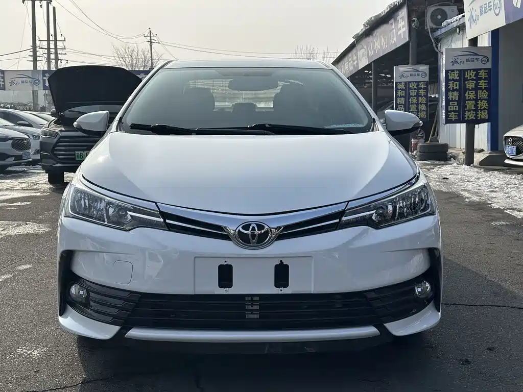 Toyota Corolla 2018 — фото 2