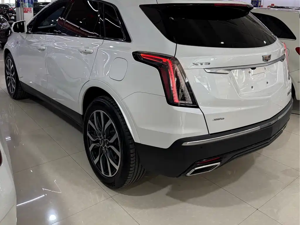 Cadillac XT5 2022 — фото 9