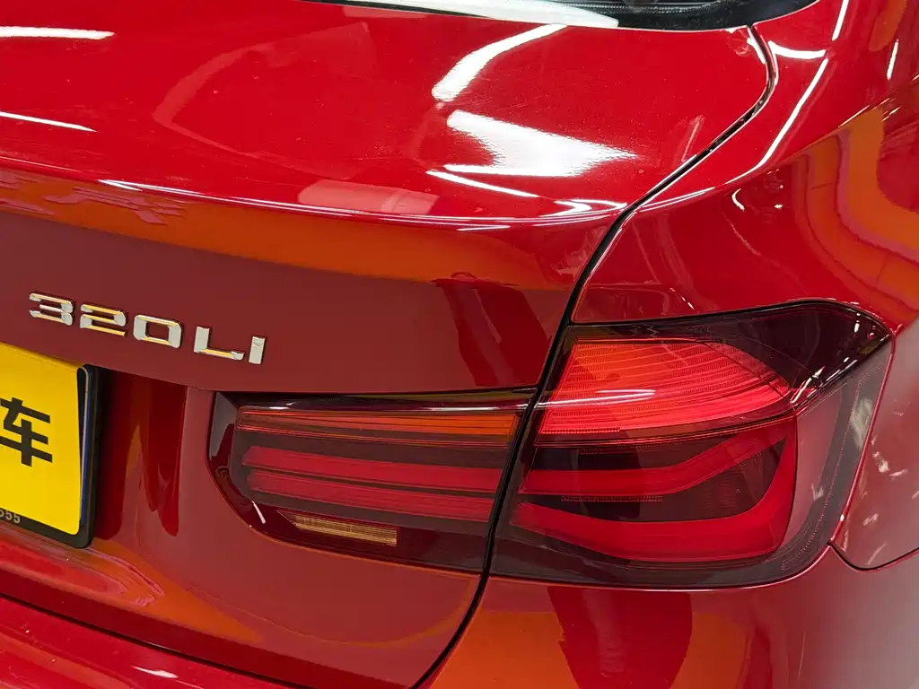 BMW 3 Series 2018 — фото 29