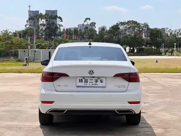 Volkswagen Sagitar 2022