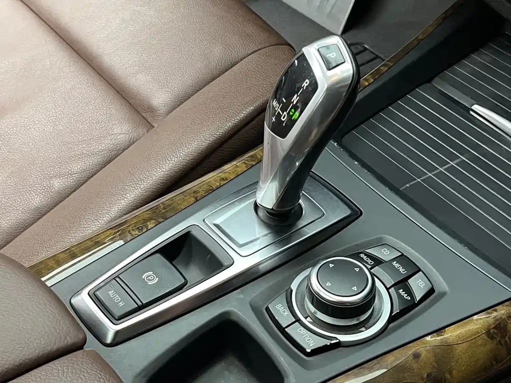 BMW X5 2010 — фото 18
