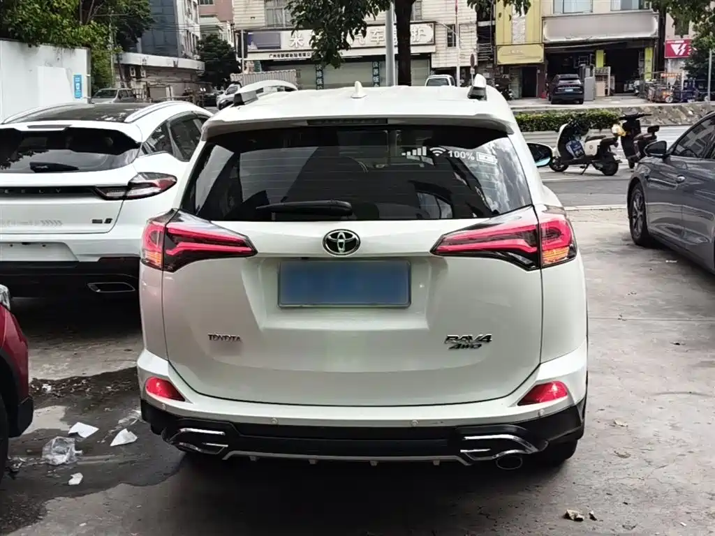 Toyota RAV4 2019 — фото 6