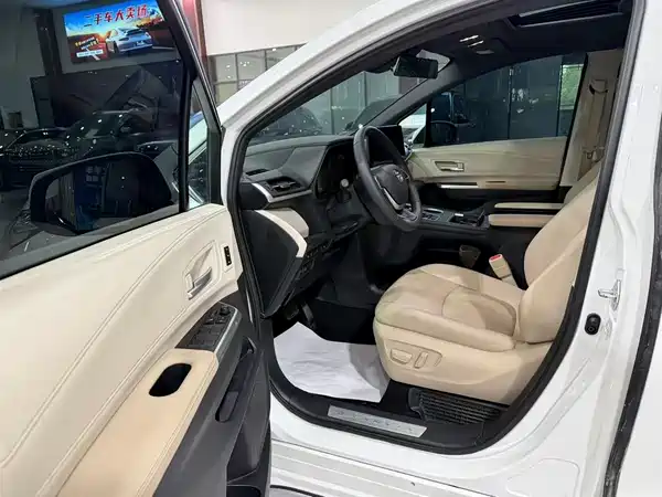 Toyota Granvia 2023