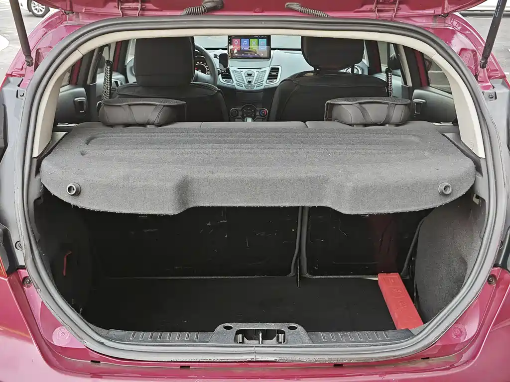 Ford Fiesta 2013 — фото 12