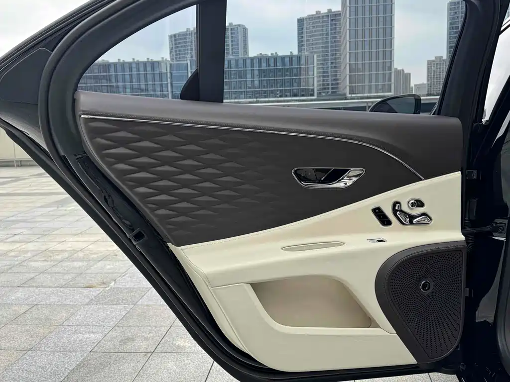 Bentley Flying Spur PHEV 2023 — фото 13